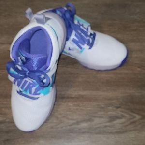 Nike Team Hustle Sneakers Youth 6.5